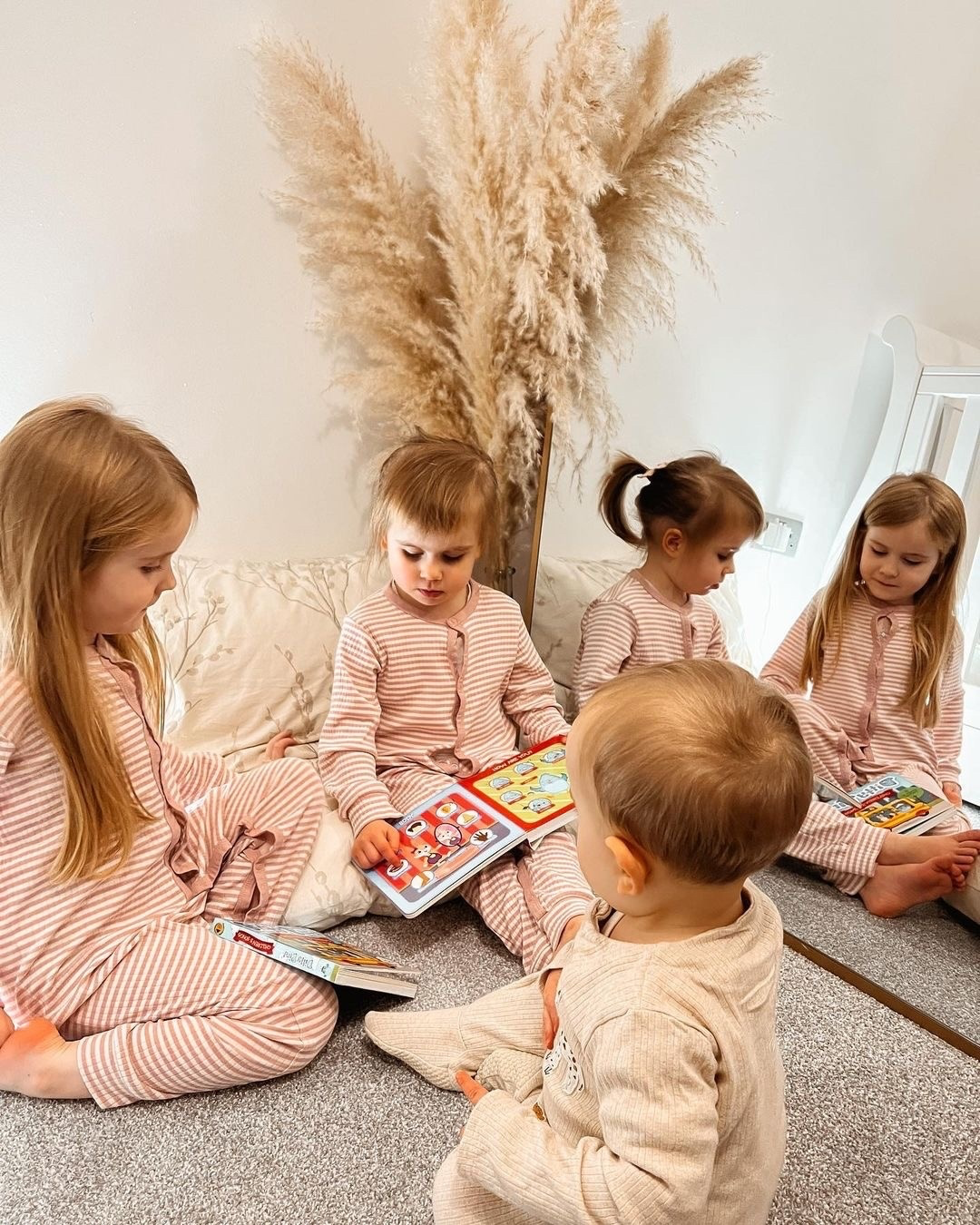 First 100 Words | Ditty Bird Book-Award Family Choice USB-C Ditty Bird